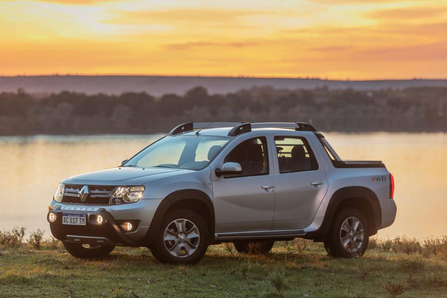  Renault Duster Oroch Dynamique 2.0 4x4 2018 года  (фото 1 из 40)